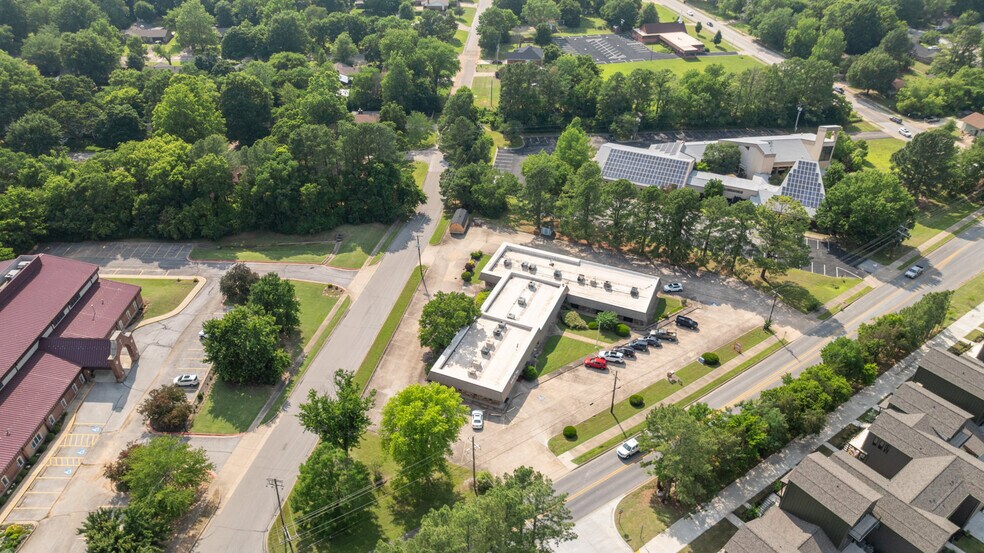 More Photos Of 2863 Old Missouri Rd, Fayetteville Office For Lease