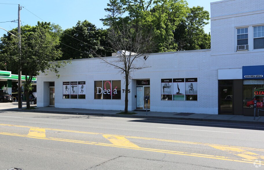 More Photos Of 735 Port Washington Blvd, Port Washington Storefront Retail Office For Lease