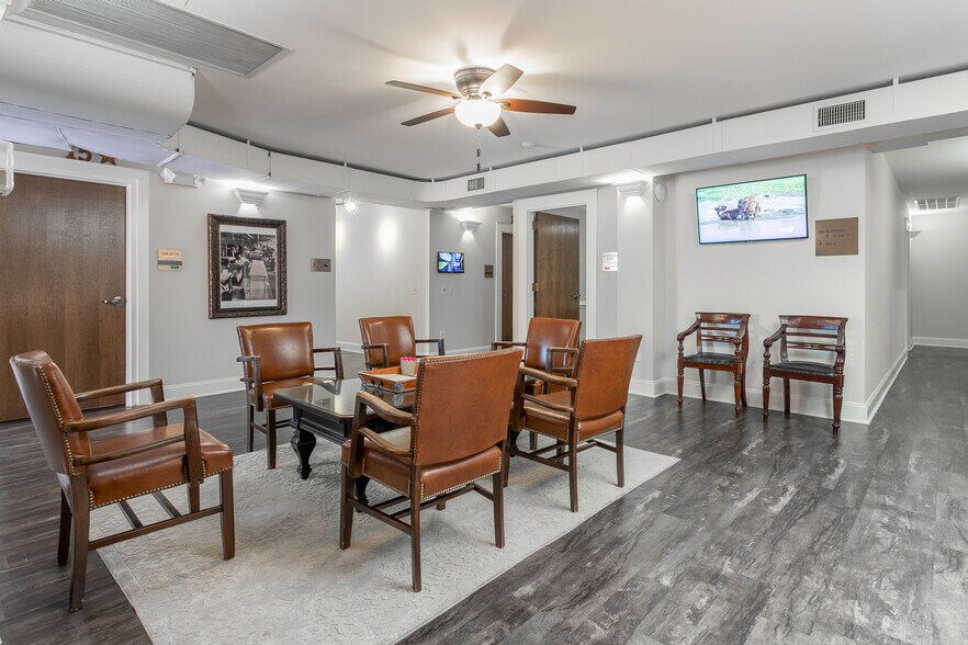 More Photos Of 105 E Center St, Mebane Office For Lease