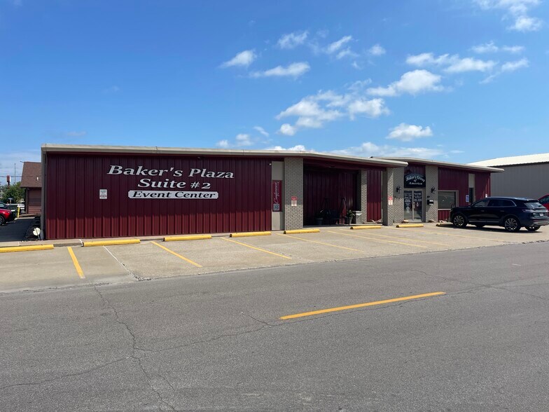 More Photos Of 1912 W Rendelman St, Marion Flex For Sale