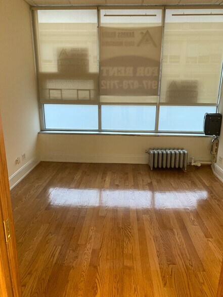 More Photos Of 3189 Steinway St, Astoria Storefront Retail Office For Lease