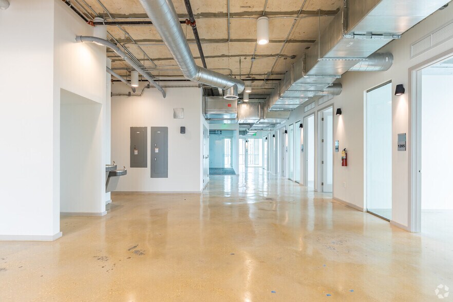 More Photos Of 420 SW 7th St, Miami Office For Lease