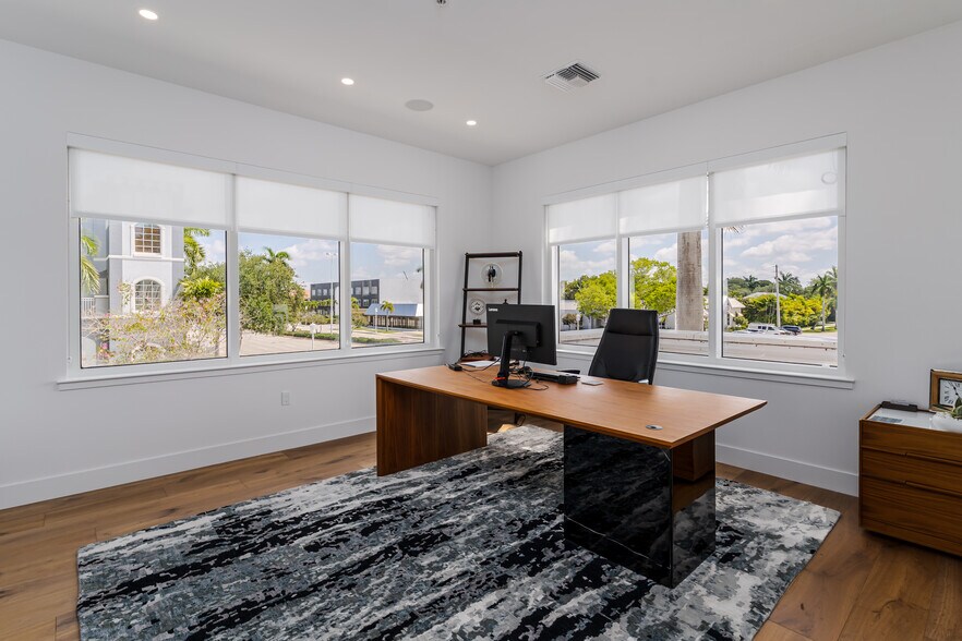 More Photos Of 599 9th St N, Naples Medical For Sale