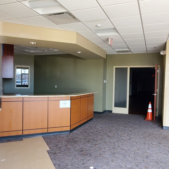 More Photos Of 1710-1784 W Golf Rd, Mount Prospect Restaurant For Lease