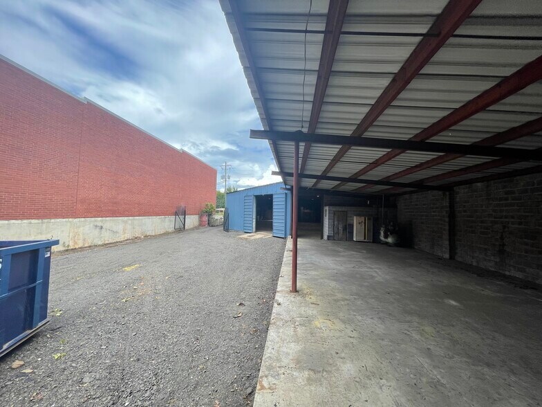 More Photos Of 1074 Martin Luther King Jr Blvd, Columbus Manufacturing For Lease