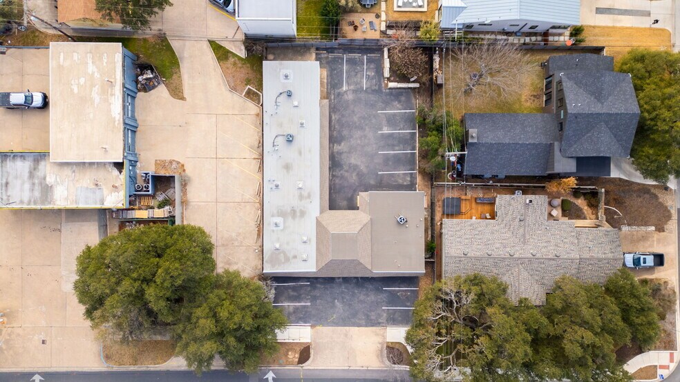 More Photos Of 2413 Greenlawn Pky, Austin Office For Sale