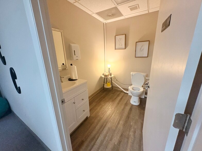 More Photos Of 4367 Rocky River Dr, Cleveland Medical For Sale