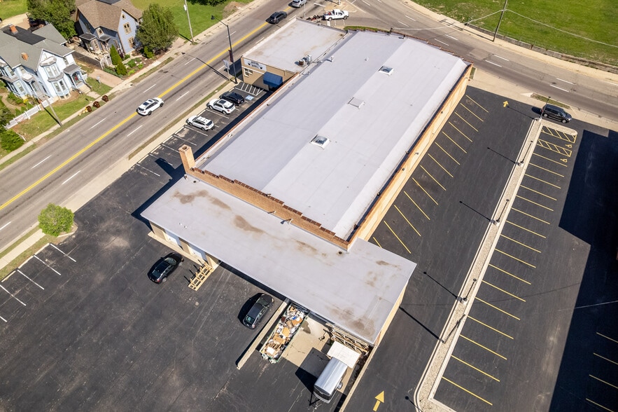 More Photos Of 208-210 Kishwaukee St, Rockford Light Distribution For Sale
