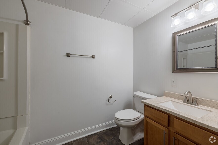 More Photos Of 107 S Washington Ave, Saginaw Apartments For Lease