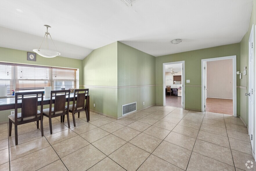 More Photos Of 412 N San Gabriel Ave, Azusa Daycare Center For Lease