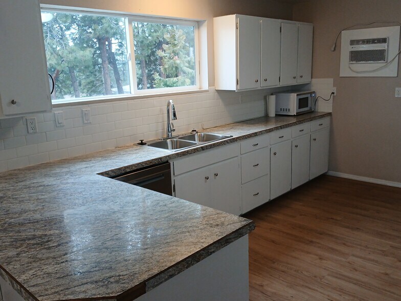 More Photos Of 1754 Kimberly Dr, Klamath Falls Multifamily For Sale