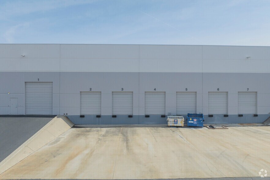 More Photos Of 6701-6737 Mowry Ave, Newark Warehouse For Lease