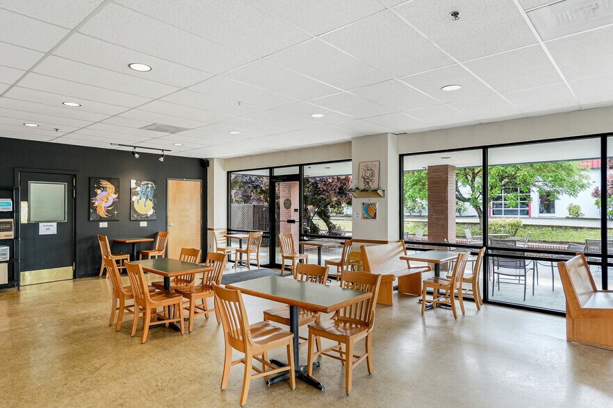 More Photos Of 1852 Fescue St SE, Albany Office For Sale