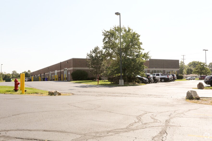More Photos Of 555 Frost Rd, Streetsboro Flex For Lease