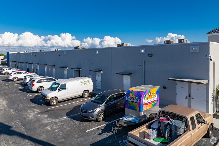 More Photos Of 846 Dodecanese Blvd, Tarpon Springs General Retail For Lease