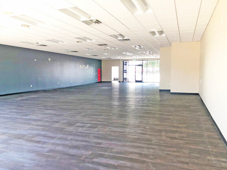 More Photos Of 18471-18477 Ventura Blvd, Tarzana Freestanding For Lease