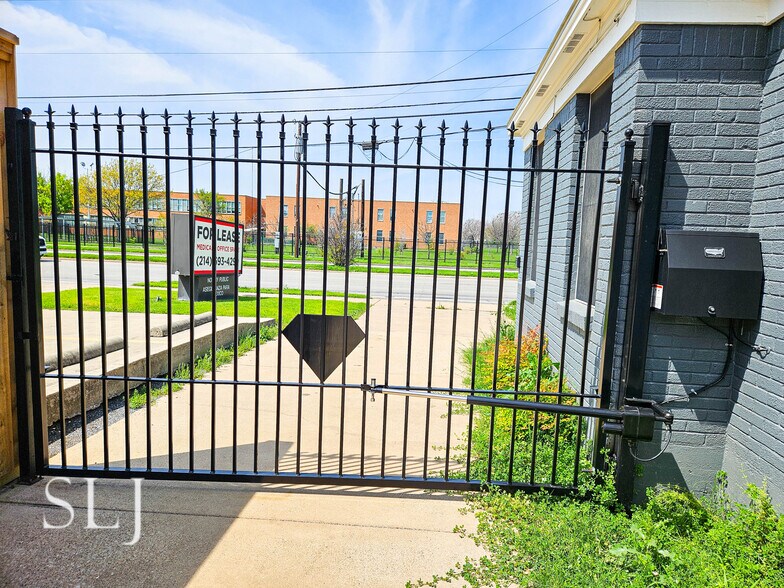More Photos Of 2928 Inwood Rd, Dallas Medical For Lease
