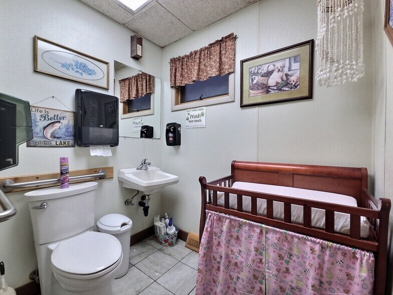 More Photos Of 4187 Highway B, Land O Lakes Restaurant For Sale