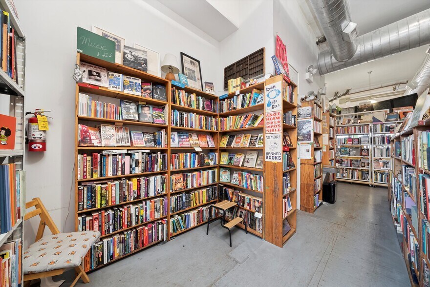 More Photos Of 1102 W 18th St., Chicago Apartments For Lease