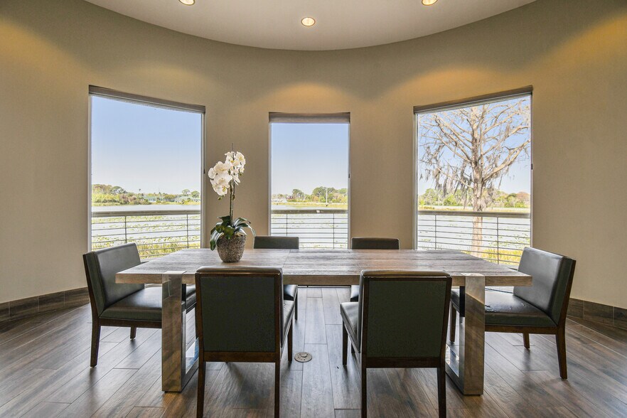 More Photos Of 1879 Nightingale Ln, Tavares Medical For Sale