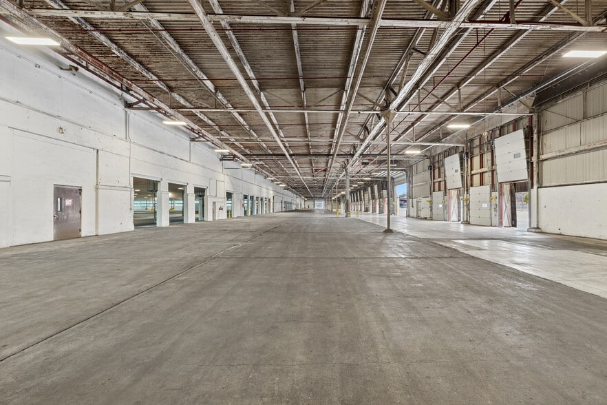 More Photos Of 2800 Eastern Blvd, Middle River Distribution For Lease