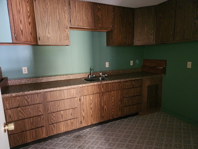 More Photos Of 4939 State Highway 23, Norwich Medical For Sale