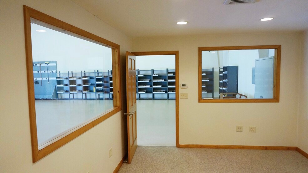 More Photos Of 200 Old County Cir, Windsor Locks Warehouse For Lease