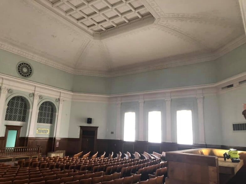 More Photos Of 2134-2158 Collingwood Blvd, Toledo Religious Facility For Sale