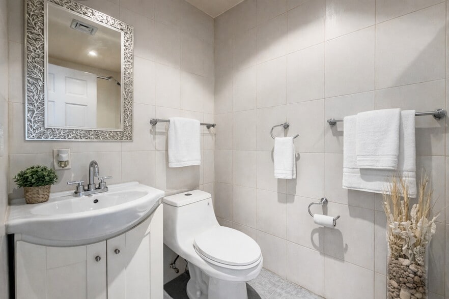 More Photos Of 14610 Rockaway Blvd, Jamaica Office For Sale