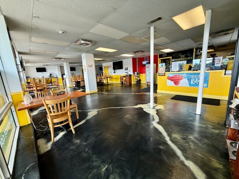 More Photos Of 1314 S Adams St, Tallahassee Convenience Store For Lease