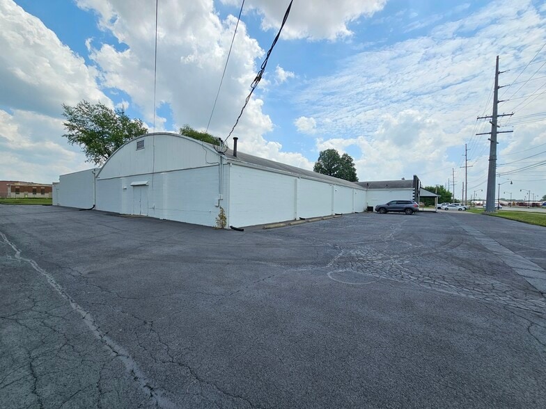 More Photos Of 1901 Indianapolis Ave, Lebanon Bowling Alley For Sale