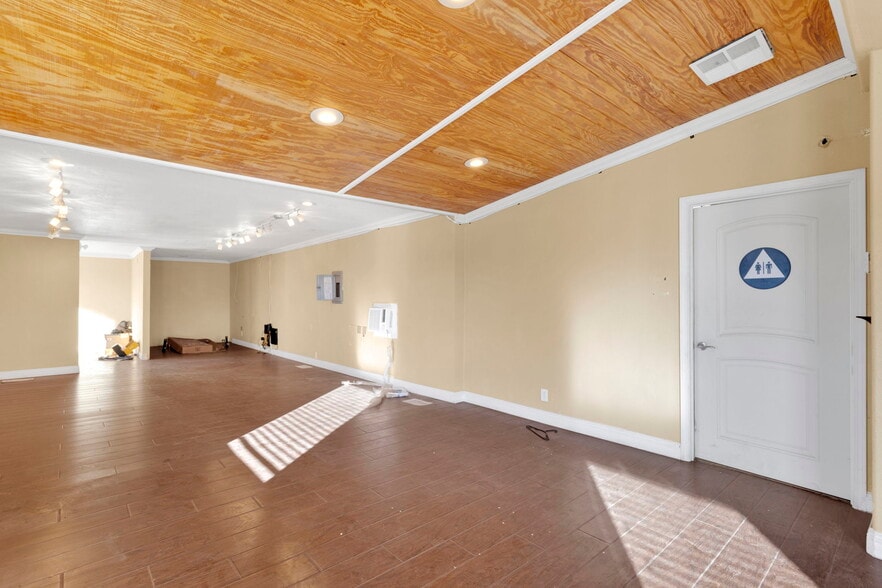 More Photos Of 16088 Outer Bear Valley Rd, Victorville Office For Lease