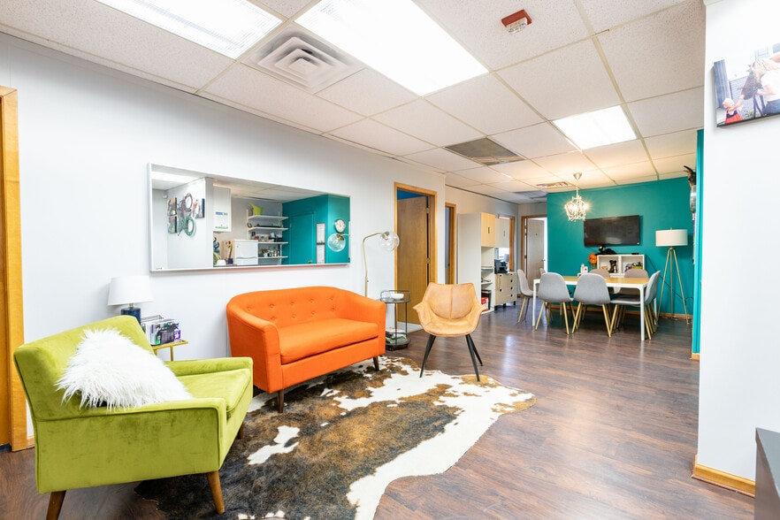 More Photos Of 25882 Orchard Lake Rd, Farmington Hills Medical For Lease