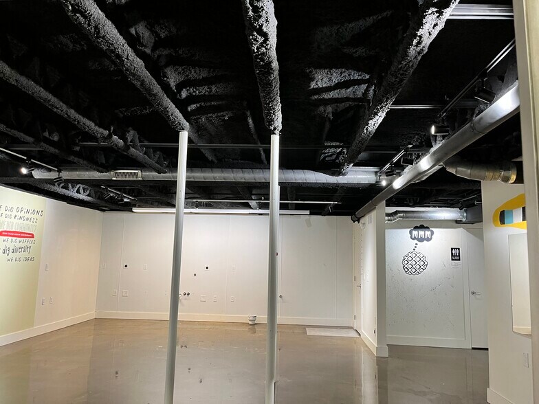 More Photos Of 713 17th St, Knoxville Freestanding For Lease