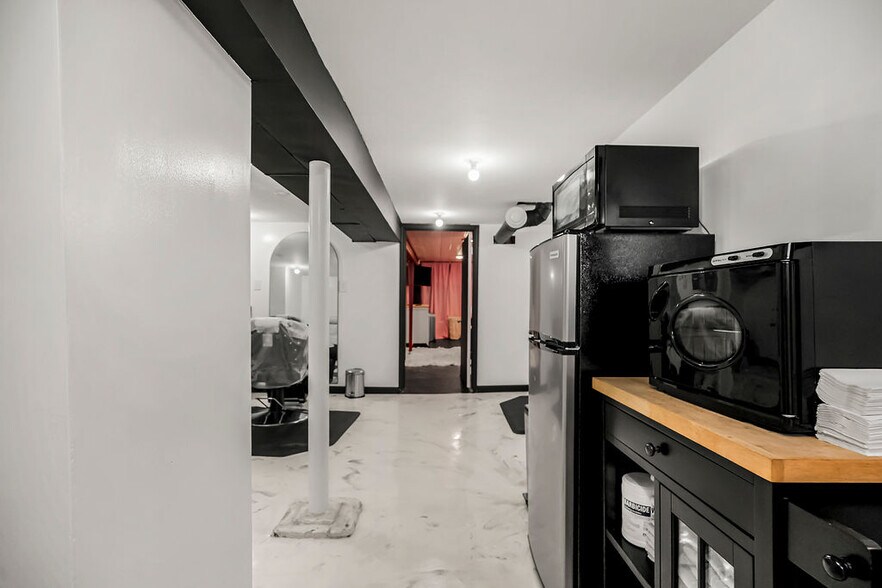 More Photos Of 6632 E Truman Rd, Kansas City General Retail For Sale