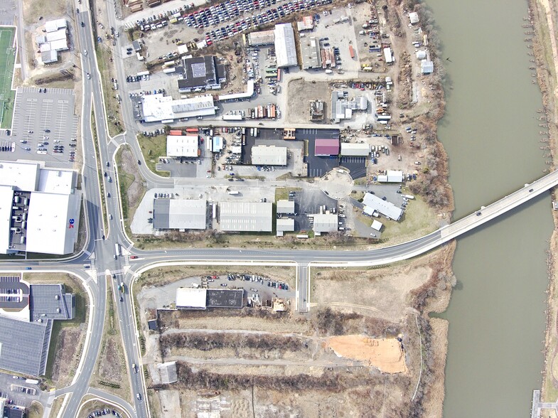 More Photos Of 9 James Ct, Wilmington Warehouse For Lease