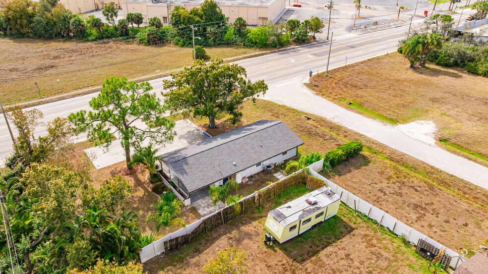 More Photos Of 164 Pondella Rd, North Fort Myers Office For Sale