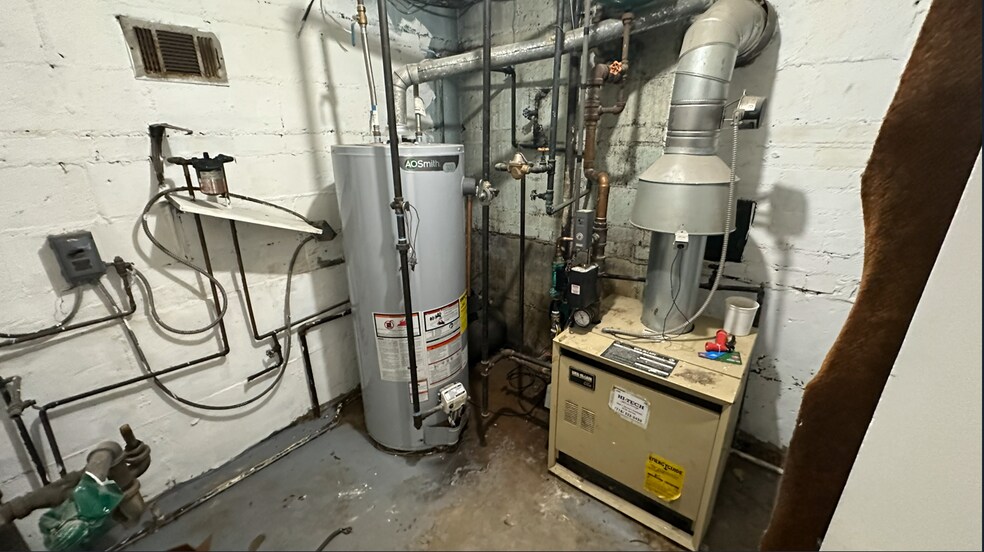 More Photos Of 15009 89th St, Howard Beach Office Residential For Lease