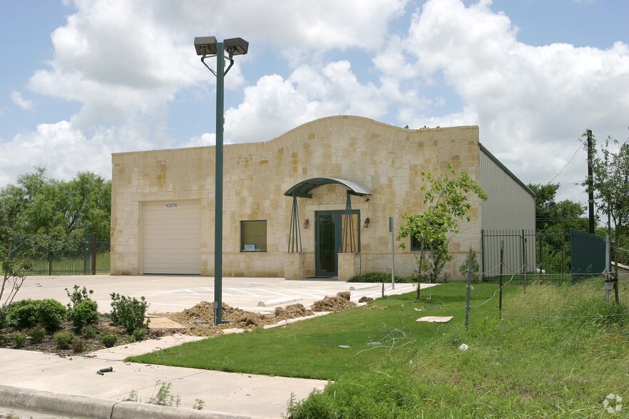 Primary Photo Of 10876 Hillpoint Dr, San Antonio Light Manufacturing For Sale