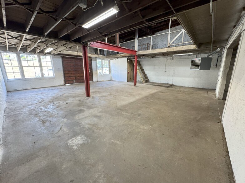 More Photos Of 1926 Howard St, Saint Joseph Industrial For Lease