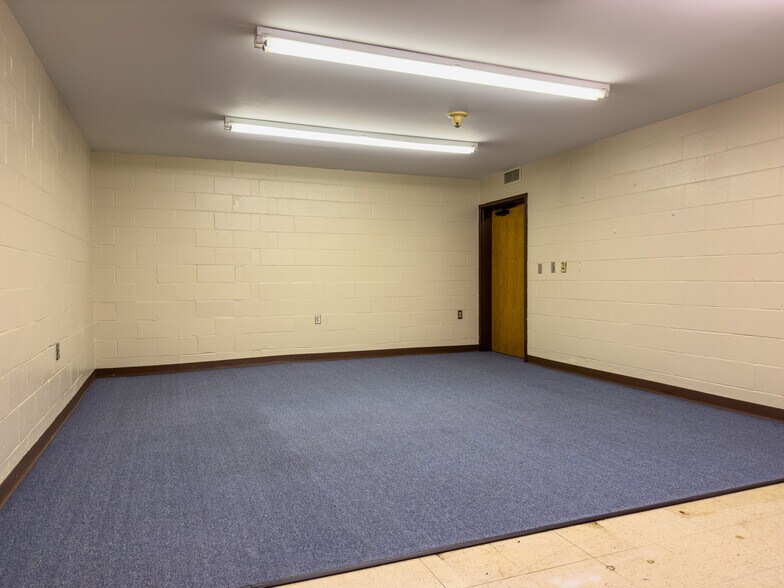 More Photos Of 1679 E State Route 29, Urbana Showroom For Sale