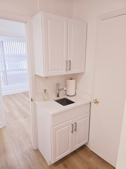 More Photos Of 155-157 E New England Ave, Winter Park Medical For Sale