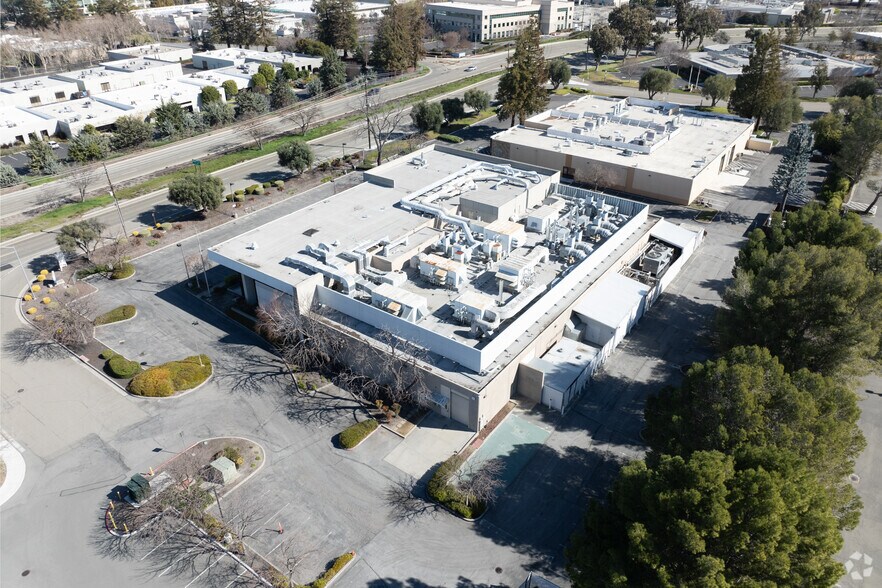 More Photos Of 3100 Central Expy, Santa Clara Research And Development For Lease