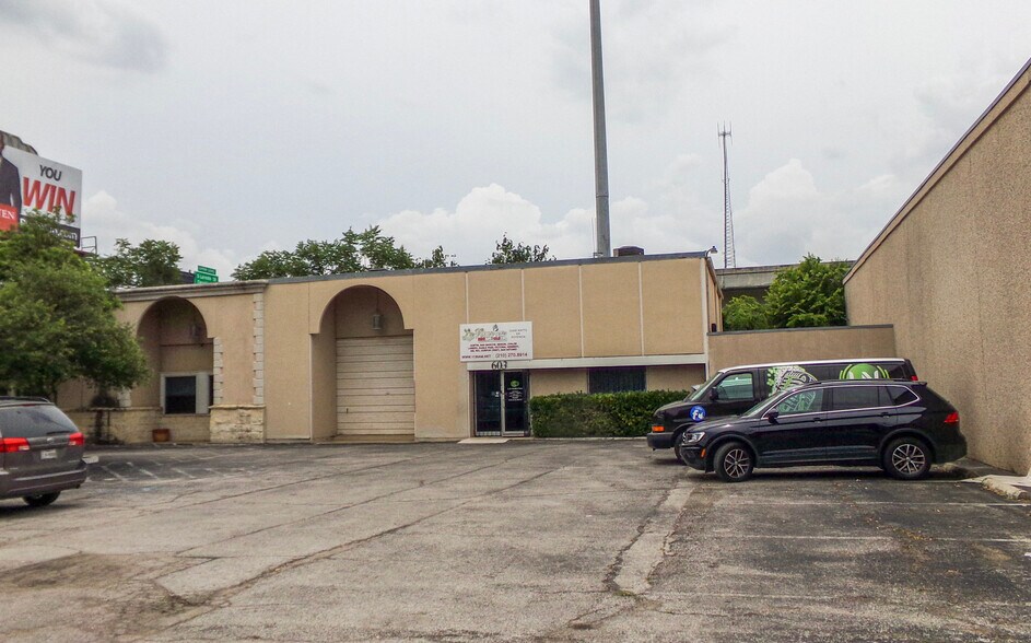 More Photos Of 607 Urban Loop, San Antonio Office For Sale