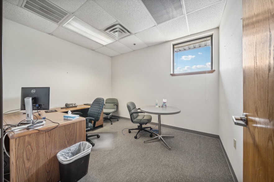 More Photos Of 2020 Holly Rd, Claremore Office For Sale