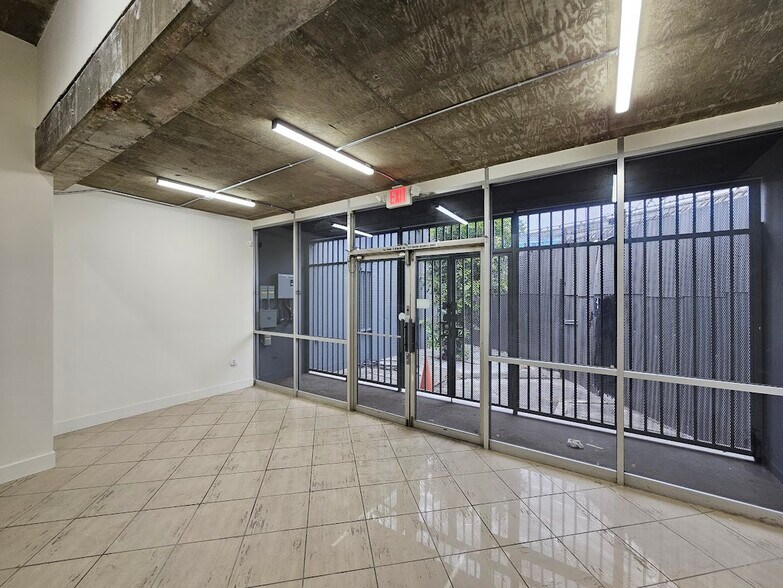 More Photos Of 1800 E 16th St, Los Angeles Warehouse For Lease