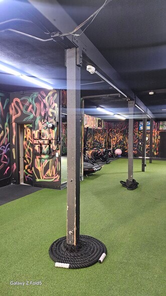 More Photos Of 8457 Foothill Blvd, Sunland General Retail For Lease