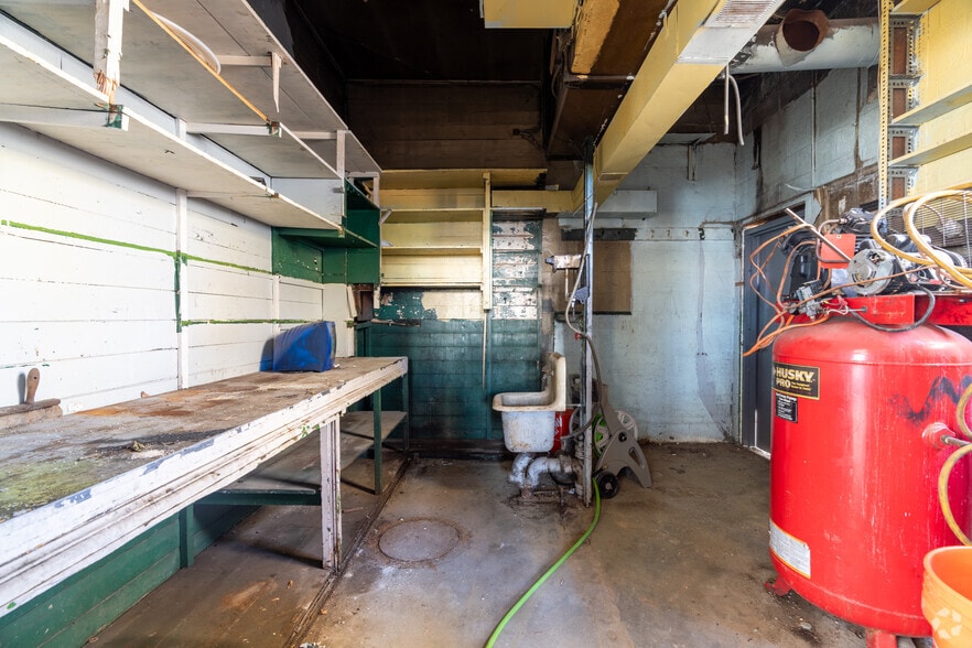 More Photos Of 472-474 Concord St, Framingham Auto Repair For Sale