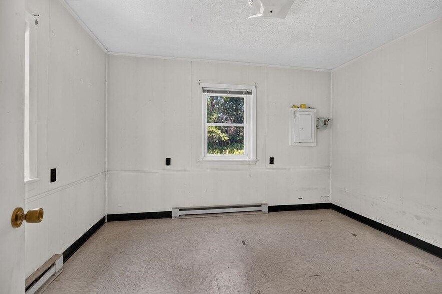 More Photos Of 555 MT Torrey Rd, Lyndhurst Post Office For Sale