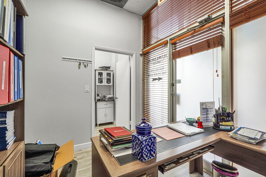 More Photos Of 2645 SW 37th Ave, Miami Medical For Sale